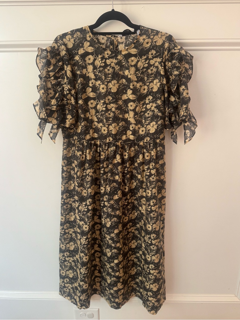 & Other Stories Black and Cream Floral Midi Dress with Ruffle Sleeves